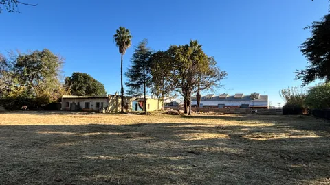 116 Orange Road, Akasia